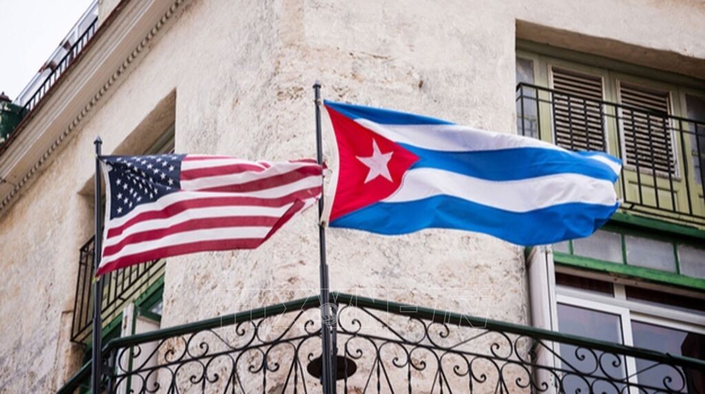 Quốc kỳ Mỹ (trái) và quốc kỳ Cuba. Ảnh: Biospace/TTXVN Quốc kỳ Mỹ (trái) và quốc kỳ Cuba. Ảnh: Biospace/TTXVN