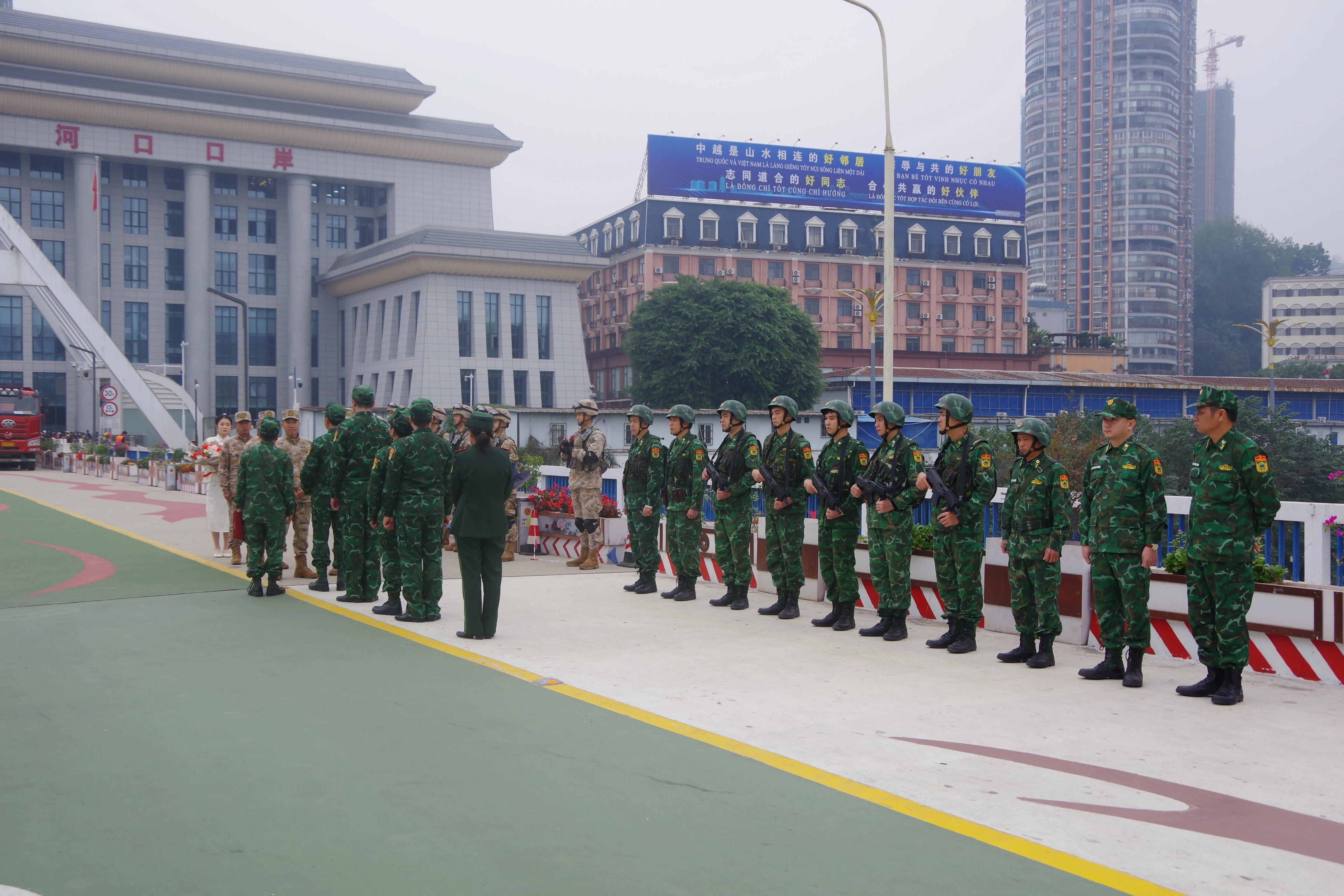 quang-canh-buoi-tong-ket-cong-tac-tuan-tra-song-phuong-tai-vach-phan-dinh-duong-bien-gioi-cua-khau-quoc-te-lao-cai-ha-khau.jpg