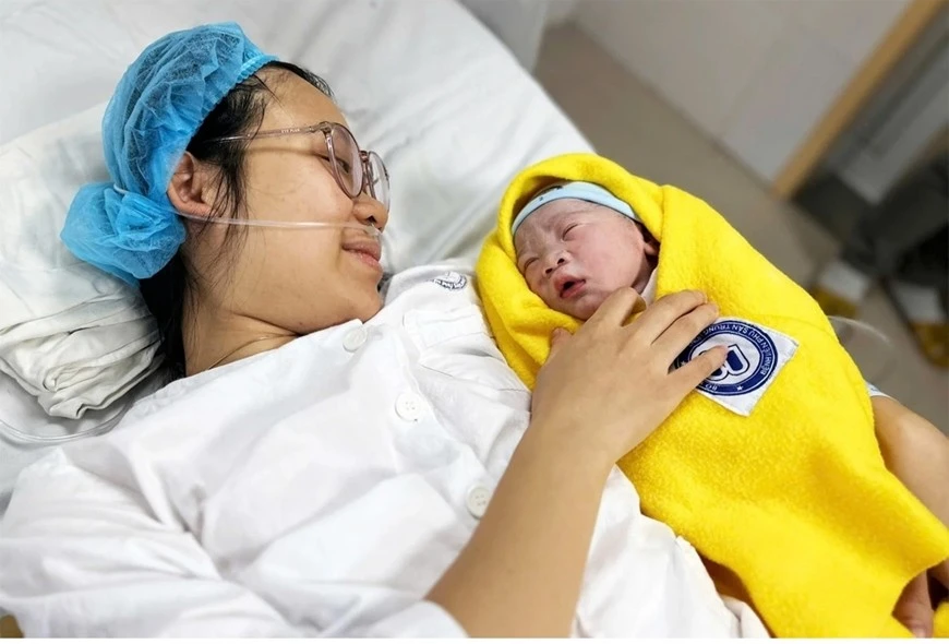 Công dân nhí đầu tiên chào đời trong năm 2025 tại Bệnh viện Phụ sản Trung ương. Ảnh: Bệnh viện Phụ sản Trung ương