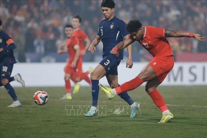 Phút 73, Xuân Son dứt điểm hiểm hóc từ ngoài vòng cấm địa, nâng tỷ số lên 2-0 cho đội tuyển Việt Nam. Ảnh: Minh Quyết/TTXVN