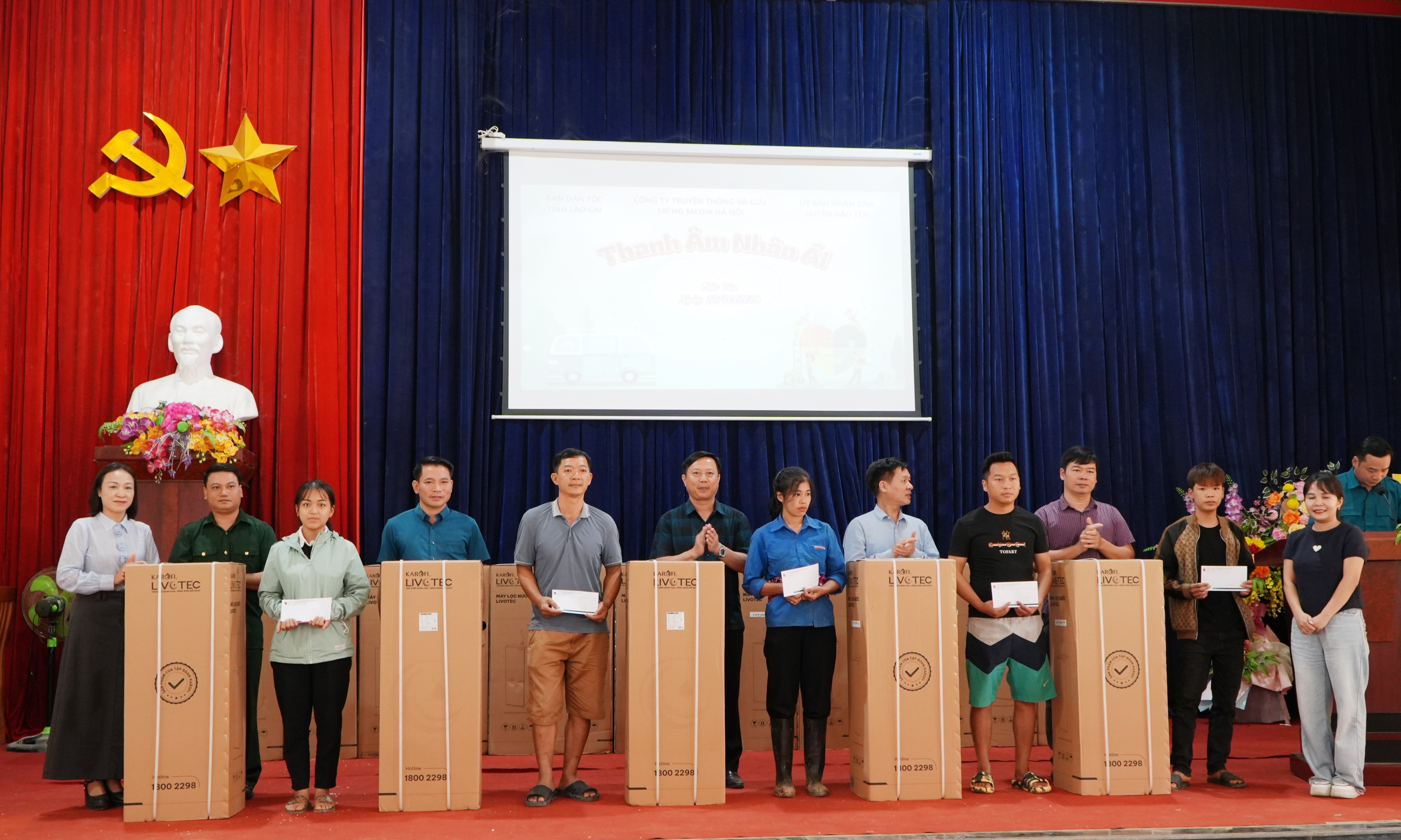 Trao máy lọc nước cho các hộ nghèo, hộ có hoàn cảnh khó khăn tại xã Tân Dương. trao-may-loc-nuoc-cho-cac-ho-ngheo-ho-co-hoan-canh-kho-khan-xa-tan-duong-1843.jpg
