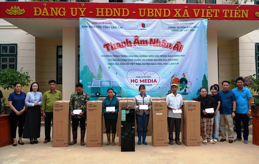 Trao máy lọc nước cho các hộ nghèo, hộ có hoàn cảnh khó khăn tại xã Việt Tiến. trao-may-loc-nuoc-cho-cac-ho-ngheo-ho-co-hoan-canh-kho-khan-xa-viet-tien-3833.jpg