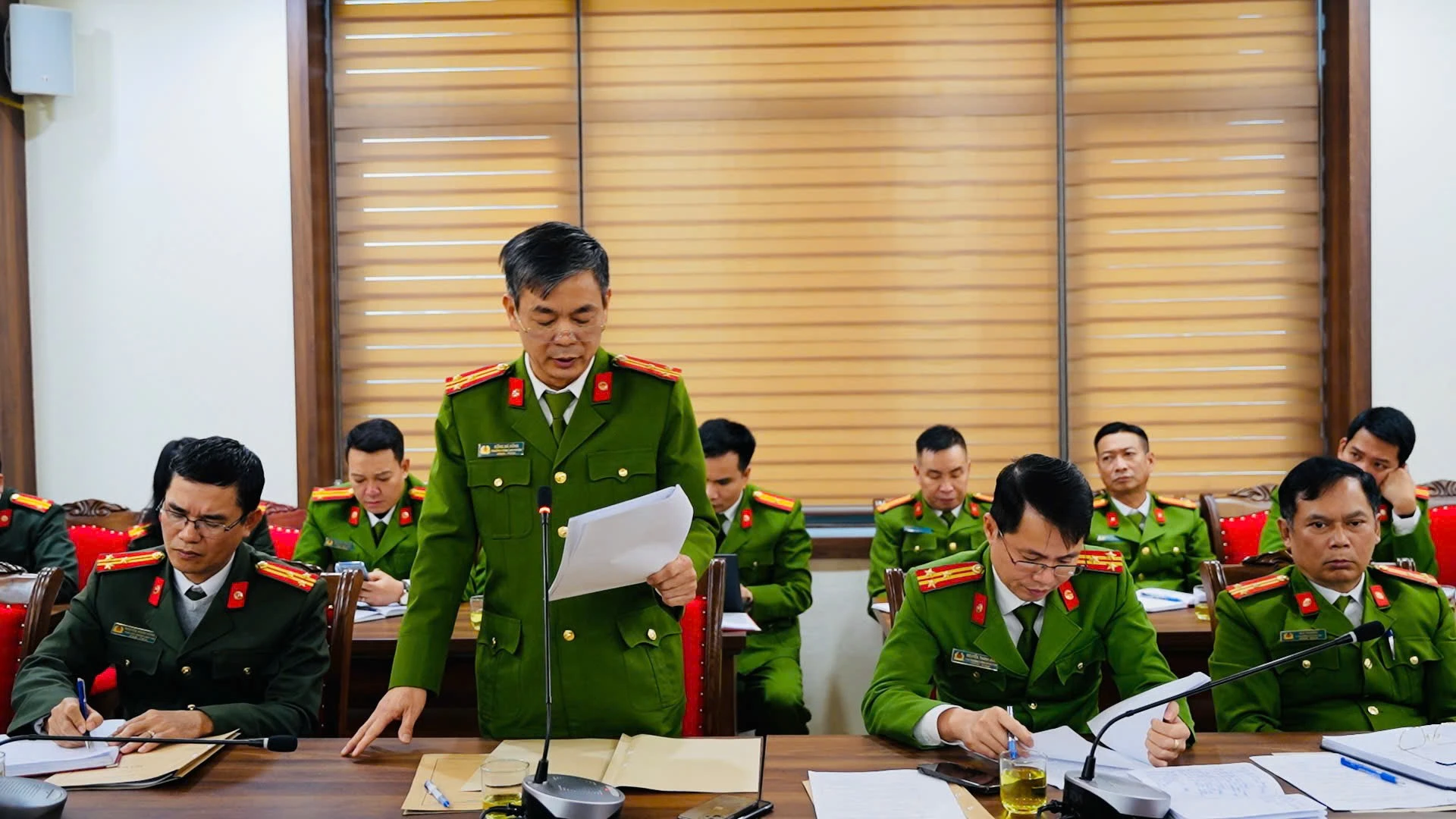 dai-bieu-phat-bieu.jpg