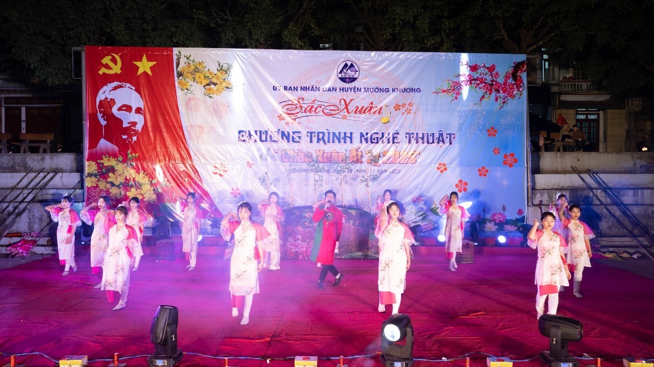 Các tiết mục được dàn dựng công phu. mk4.jpg