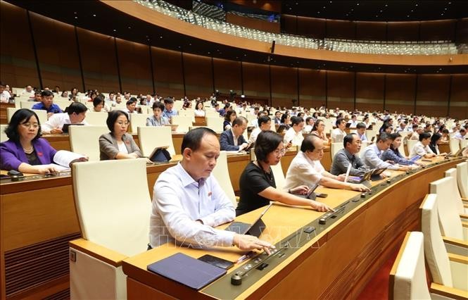 Quốc hội biểu quyết thông qua Nghị quyết của Quốc hội về thí điểm về một số cơ chế, chính sách đặc thù phát triển nhà ở xã hội. Ảnh: Văn Điệp/TTXVN Quốc hội biểu quyết thông qua Nghị quyết của Quốc hội về thí điểm về một số cơ chế, chính sách đặc thù phát triển nhà ở xã hội. Ảnh: Văn Điệp/TTXVN