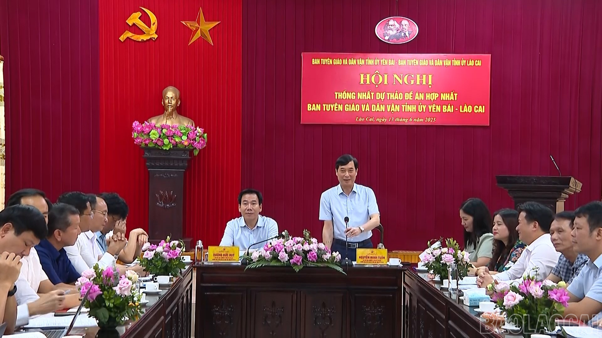 Trưởng Ban Tuyên giáo và Dân vận Tỉnh ủy Yên Bái Nguyễn Minh Tuấn phát biểu tại hội nghị. baolaocai-br_anh-yen-bai-3-copy.jpg