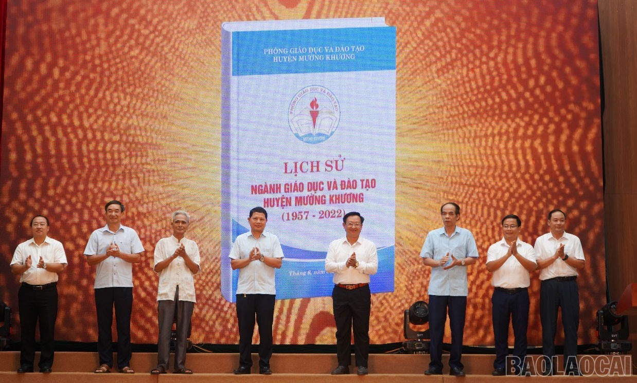 Ra mắt cuốn “Lịch sử ngành giáo dục và đào tạo huyện Mường Khương giai đoạn 1957 ‑ 2022”. baolaocai-br_mk.jpg