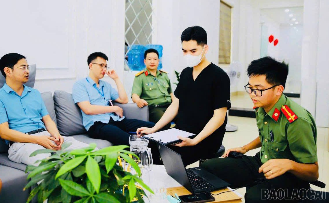 Đoàn kiểm tra lập biên bản đình chỉ hoạt động cơ sở Wellness Helalthcare. baolaocai-br_chua-benh.jpg