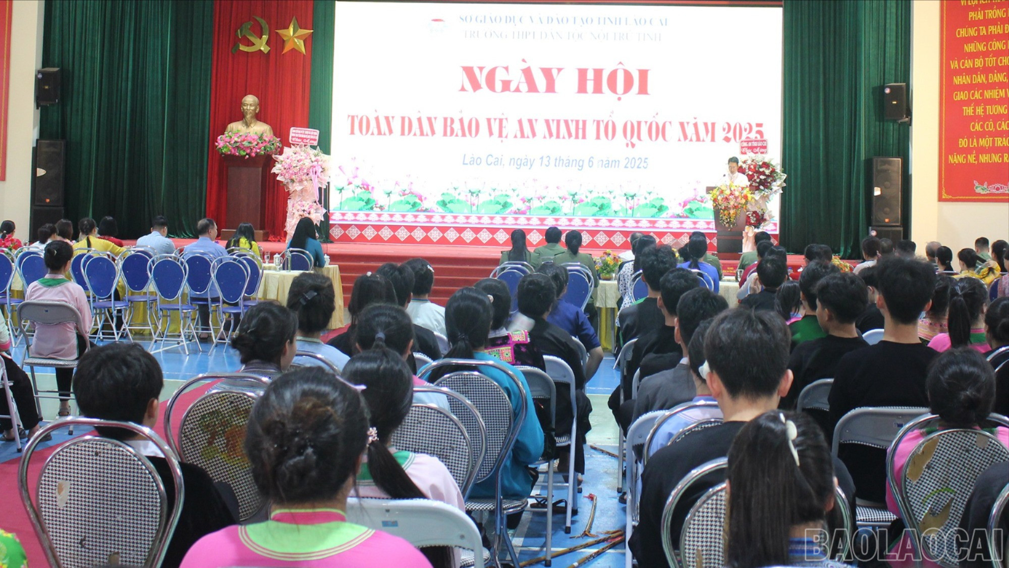 Quang cảnh ngày hội. baolaocai-br_img-5905.jpg