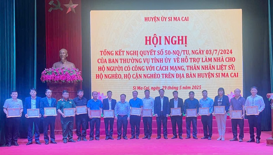 ការផ្តល់រង្វាន់ដល់ក្រុម និងបុគ្គល។ trao-thu-ng.jpg