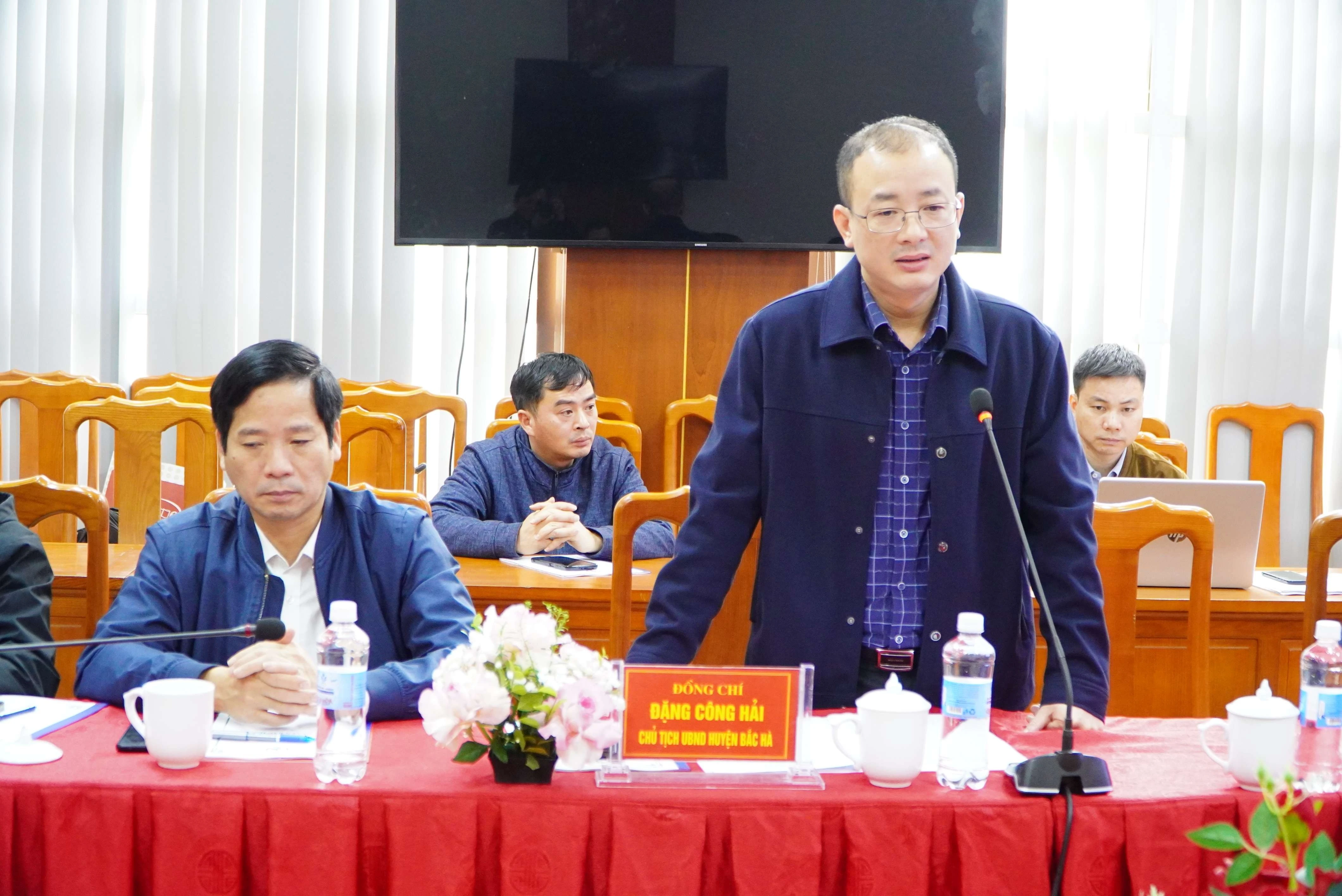 dc-dang-cong-hai-chu-tich-ubnd-huyen-phat-bieu-tai-hoi-nghi.jpg