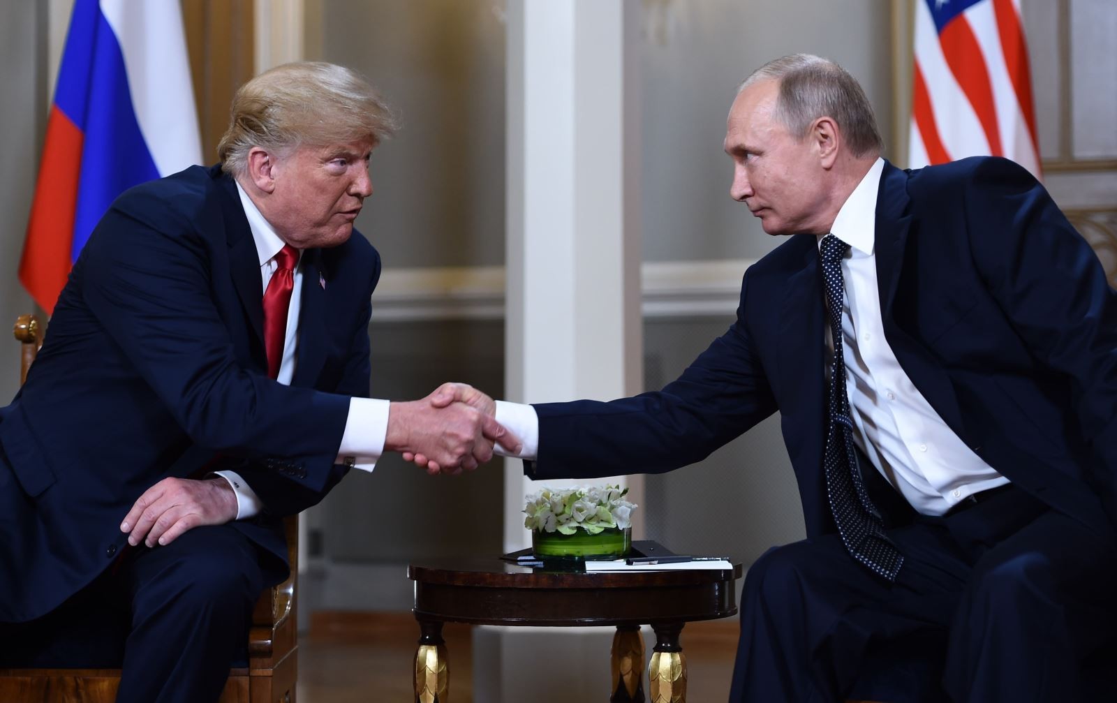 Tổng thống Mỹ Donald Trump và người đồng cấp Liên bang Nga Vladimir Putin tại cuộc gặp ở Phần Lan. Ảnh: AFP/TTXVN Tổng thống Mỹ Donald Trump và người đồng cấp Liên bang Nga Vladimir Putin tại cuộc gặp ở Phần Lan. Ảnh: AFP/TTXVN