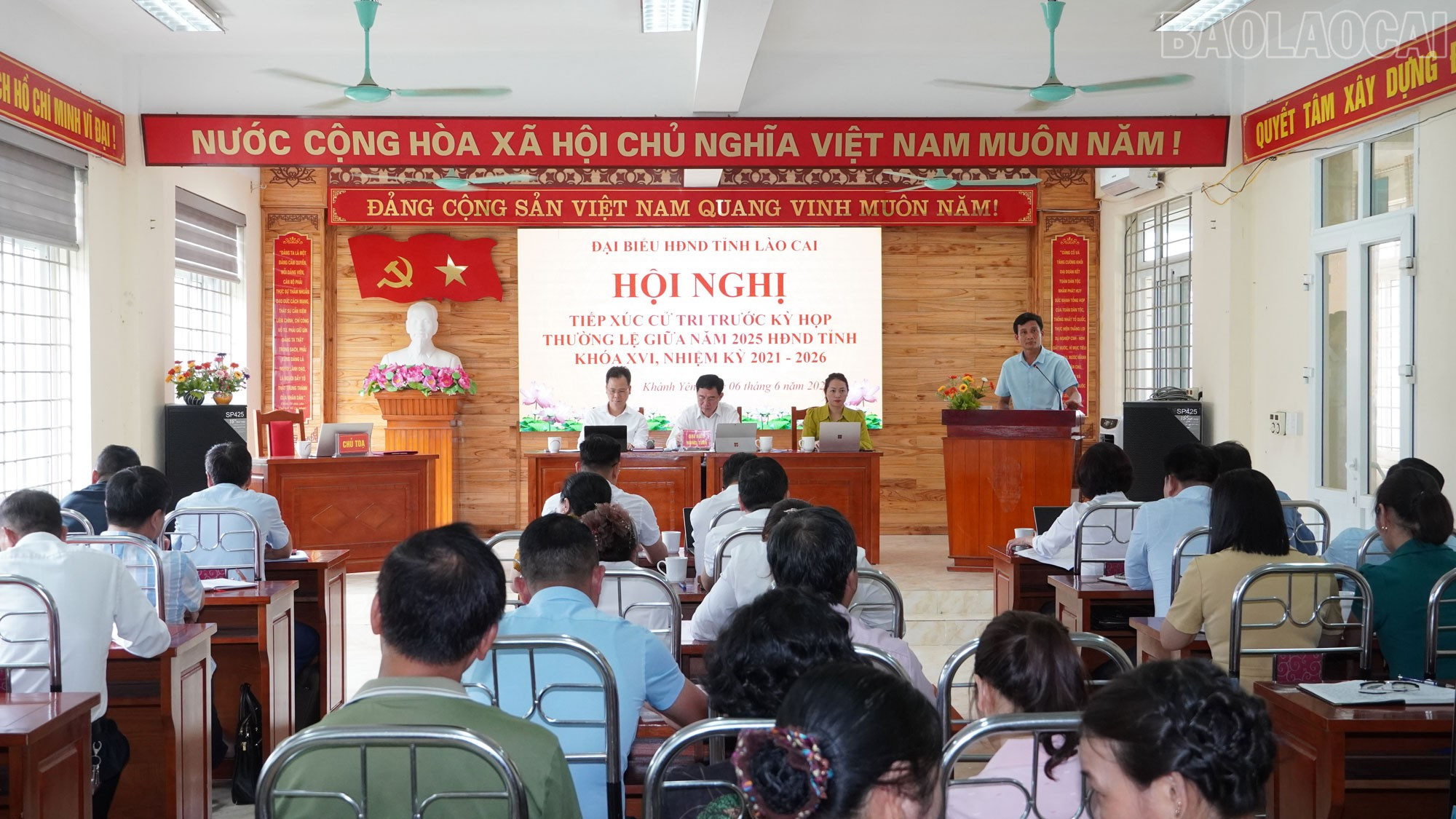 Quang cảnh hội nghị. baolaocai-tr_vb1.jpg