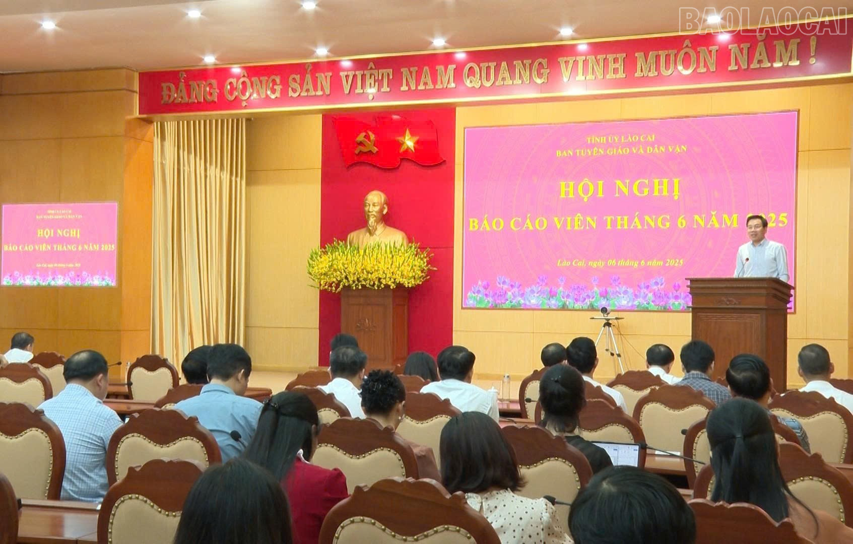 Đồng chí Dương Đức Huy, Trưởng Ban Tuyên giáo và Dân vận Tỉnh ủy phát biểu tại điểm cầu Lào Cai. baolaocai-tr_bcv.jpg