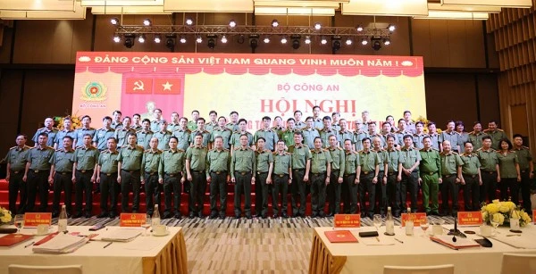 Trung tướng Phạm Thế Tùng, Thứ trưởng Bộ Công an cùng các đại biểu dự Hội nghị về công tác người nước ngoài tại Việt Nam.