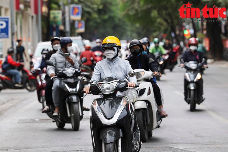 Không khí lạnh tràn về, Bắc Bộ và Bắc Trung Bộ trời chuyển lạnh. Không khí lạnh tràn về, Bắc Bộ và Bắc Trung Bộ trời chuyển lạnh.