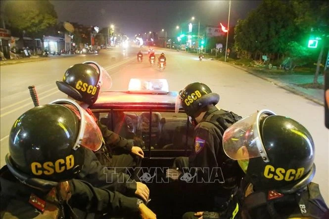 Lực lượng Cảnh sát cơ động - Công an tỉnh Phú Thọ tuần tra trên các đường phố tại thành phố Việt Trì. Ảnh minh họa: Trung Kiên/TTXVN.