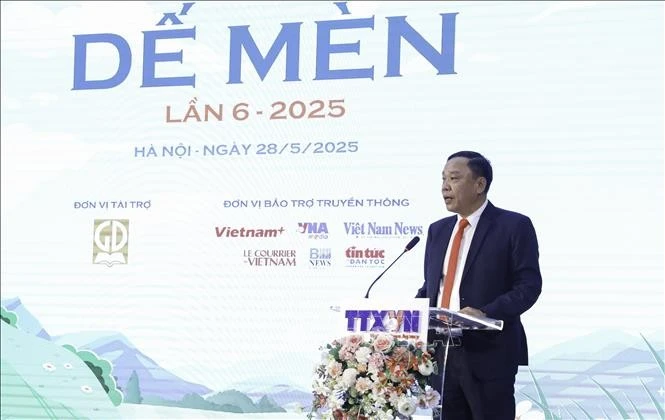 Tổng biên tập Báo Thể thao và Văn hoá (TTXVN) Nguyễn Thiện Thuật, Trưởng Ban tổ chức Giải thưởng thiếu nhi Dế Mèn phát biểu khai mạc. Ảnh: Lê Đông/TTXVN