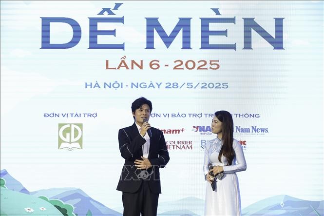 Nhạc sĩ Nguyễn Văn Chung (Đại sứ truyền cảm hứng Dế Mèn) chia sẻ cảm nhận giải thưởng. Ảnh: Lê Đông/TTXVN Nhạc sĩ Nguyễn Văn Chung (Đại sứ truyền cảm hứng Dế Mèn) chia sẻ cảm nhận giải thưởng. Ảnh: Lê Đông/TTXVN