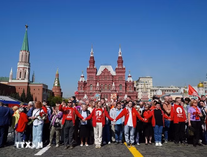 Dòng người vào Lăng viếng V.I.Lenin trên Quảng trường Đỏ sáng 22/4. (Ảnh: Tâm Hằng/TTXVN)