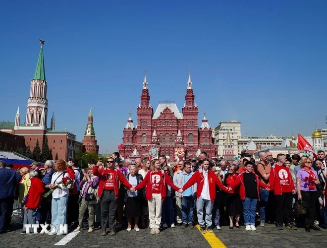 Dòng người vào Lăng viếng V.I.Lenin trên Quảng trường Đỏ sáng 22/4. (Ảnh: Tâm Hằng/TTXVN)