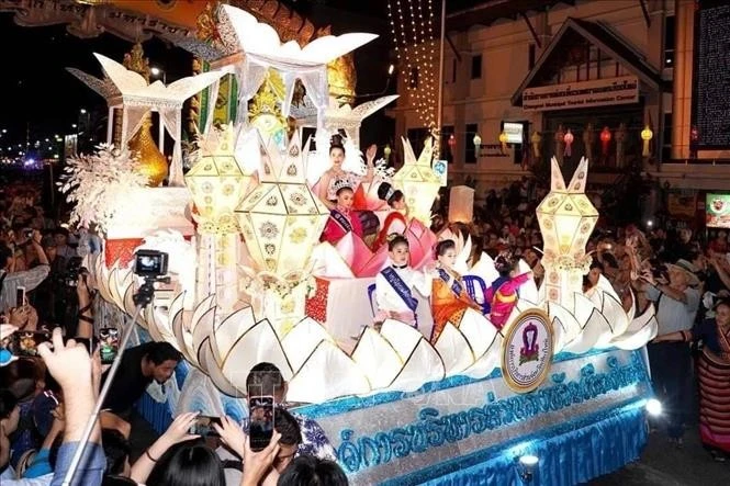 Cuộc diễn hành quy mô lớn được tổ chức với nhiều màu sắc rực rỡ. Ảnh: TTXVN phát