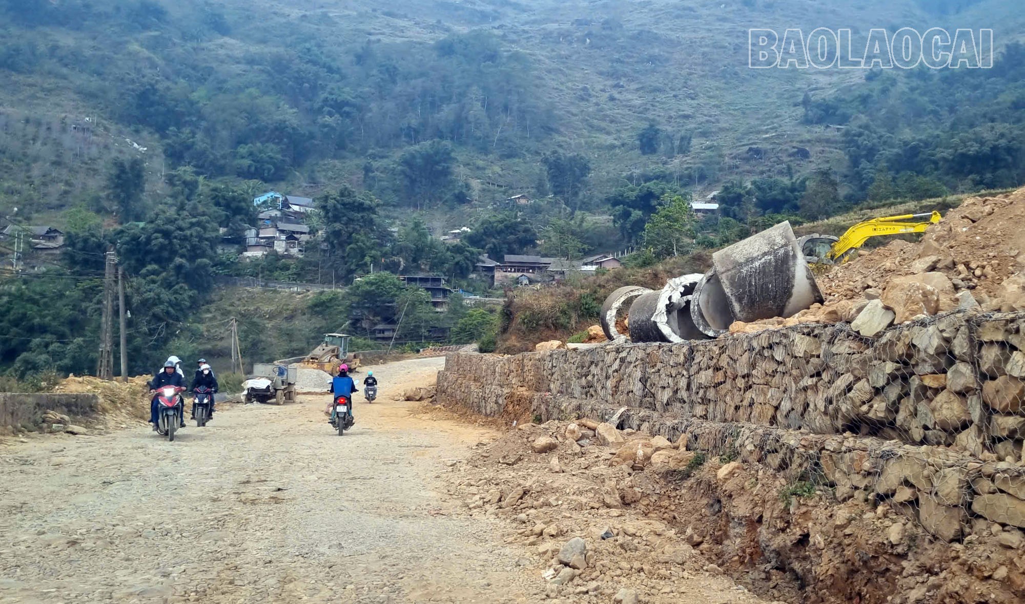 152 Nolu İl Yolu'nda meydana gelen heyelan onarılıyor. a1-4.jpg