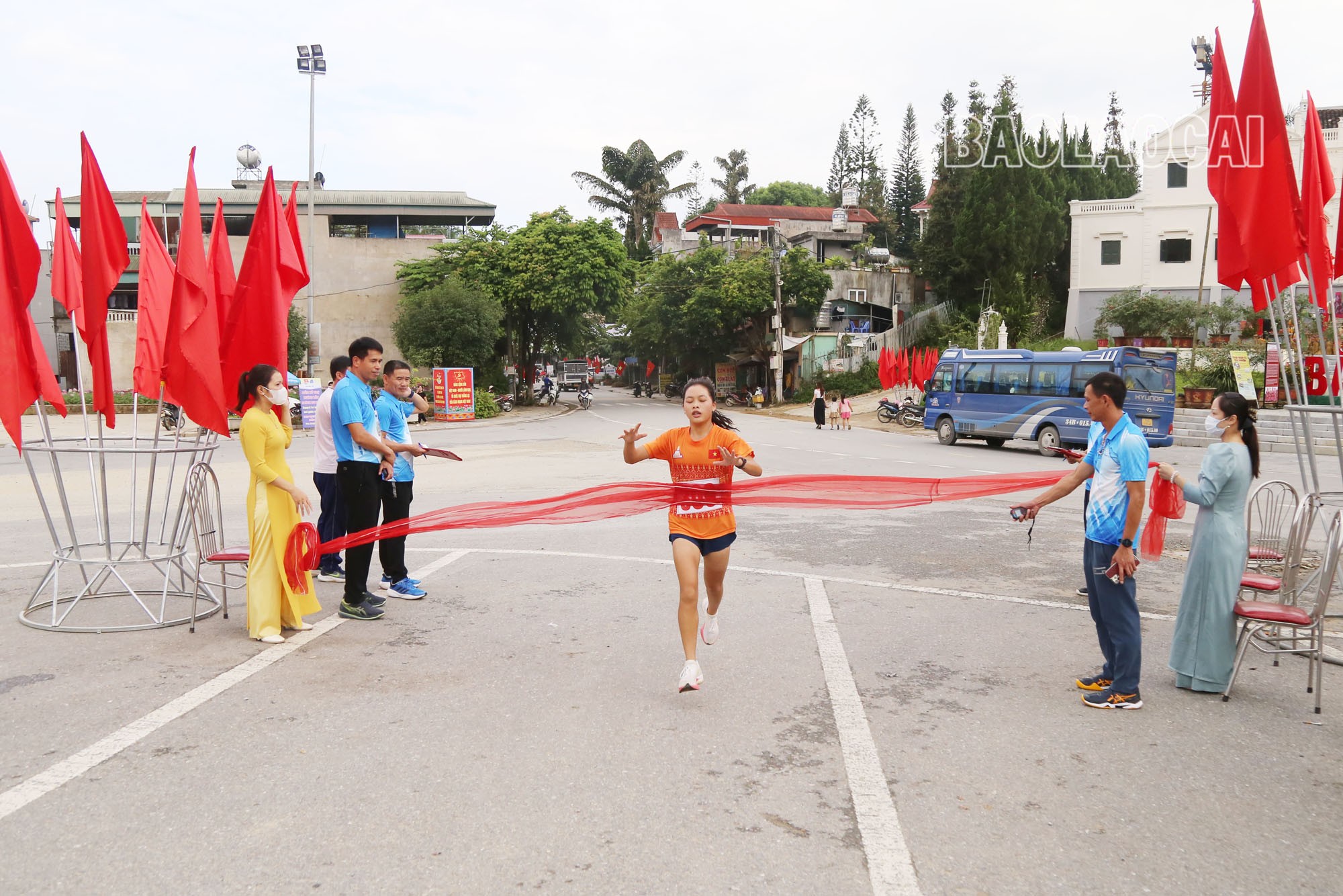 Vận động viên Phàn Thị Nguyệt giành giải Nhất nội dung nữ. a1-2.jpg