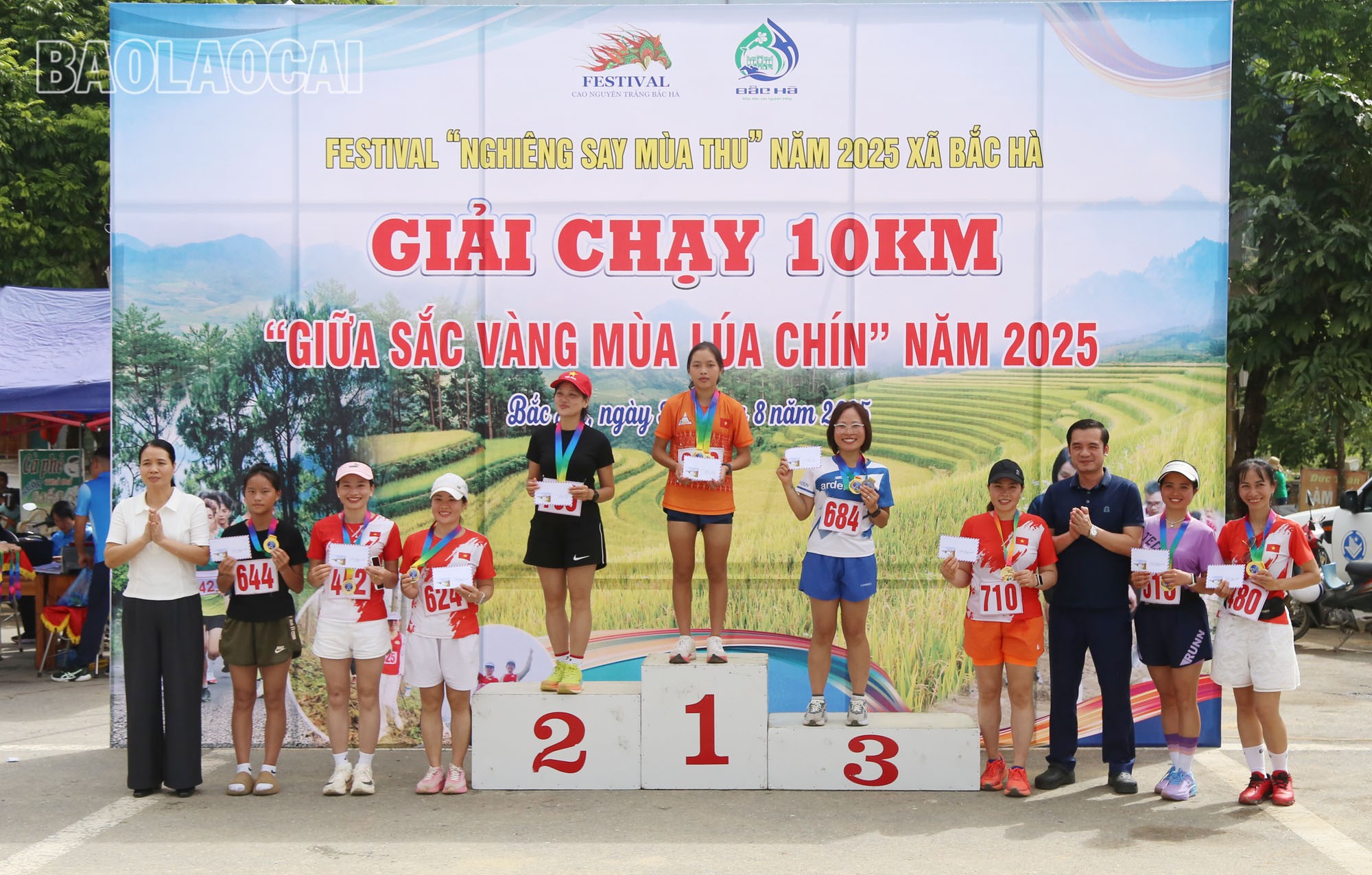 Trao giải nội dung nữ. a00.jpg