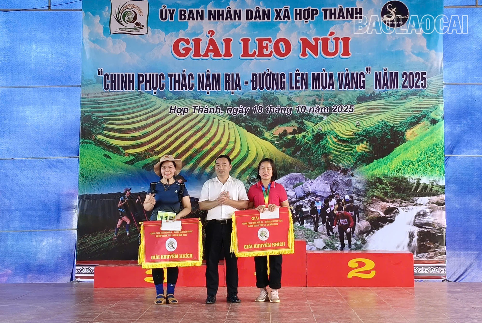 Trao giải Khuyến khích toàn đoàn. c2.jpg