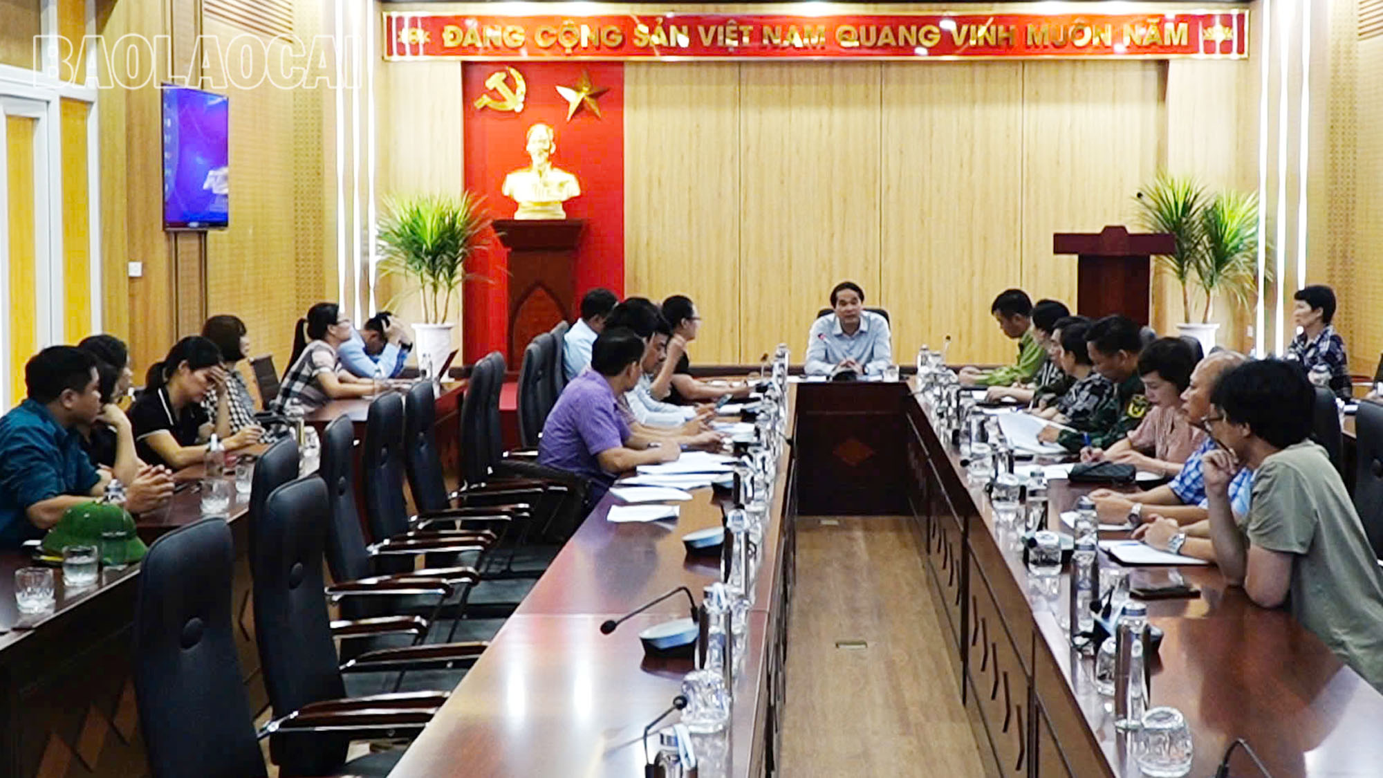 Quang cảnh buổi làm việc. A2a.jpg