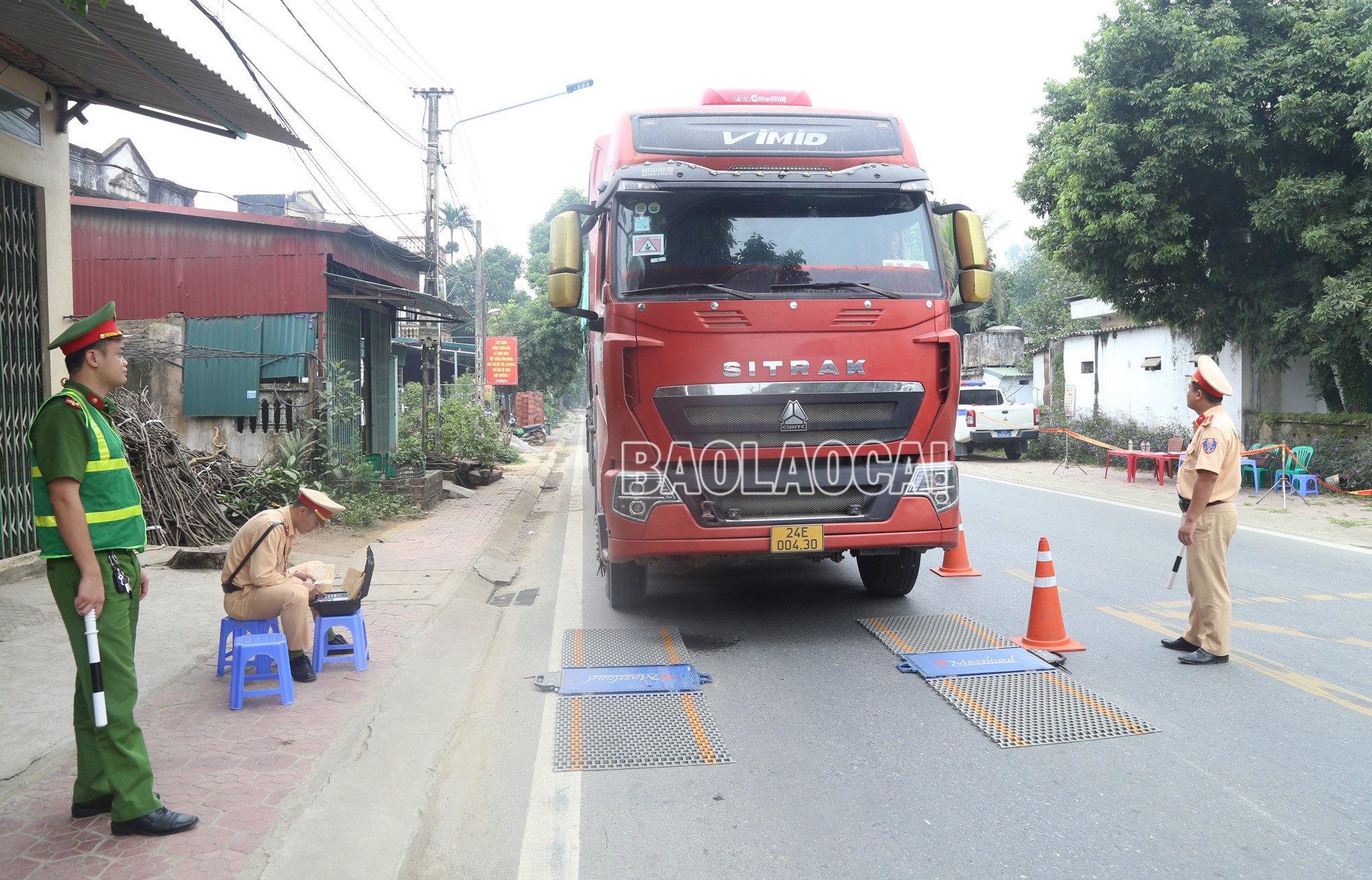Kiểm tra tải trọng phương tiện vận tải hàng hóa. a11-4-6341.jpg