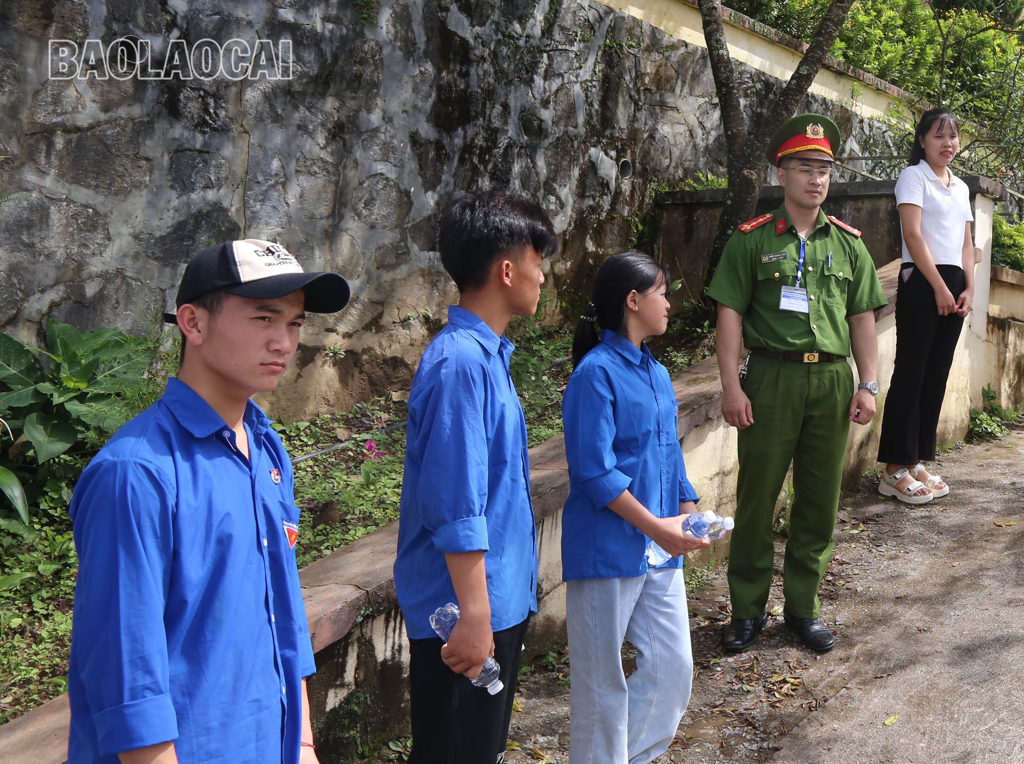 Lực lượng công an tập trung phòng ngừa, đấu tranh với các hành vi gian lận thi cử, đảm bảo an ninh tuyệt đối cho đề thi và bài thi; phối hợp chặt chẽ với ban chỉ đạo thi các cấp, kiểm tra, giám sát từ khâu vận chuyển, bảo quản đề thi đến quá trình thi và chấm thi, ngăn chặn mọi hành vi tiêu cực có thể xảy ra. a-2.jpg
