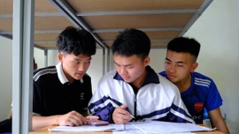 Những câu chuyện, việc làm ý nghĩa bên lề kỳ thi tốt nghiệp THPT