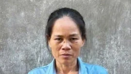 Khởi tố đối tượng chữa bệnh bằng thuốc từ lá cây rừng gây chết người