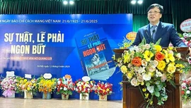 Ra mắt sách "Sự thật, Lẽ phải và Ngọn bút"