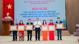 Huyện Mường Khương công bố hoàn thành và tổng kết chương trình xóa nhà tạm, nhà dột nát