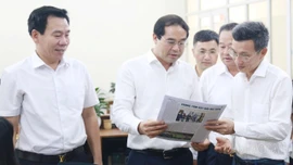  Bí thư Tỉnh ủy, Chủ tịch UBND tỉnh Trịnh Xuân Trường thăm và chúc mừng Báo Lào Cai 
