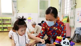 Dự kiến ban hành nhiều quy định mới về trả lương dạy thêm giờ cho giáo viên