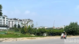 Ngày 9/5, nắng nóng ở nhiều nơi trên cả nước, tối và đêm có mưa rào