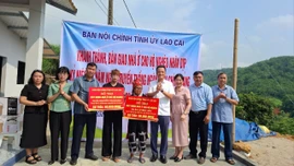 Ban Nội chính Tỉnh ủy tổ chức khánh thành, trao nhà tình nghĩa cho 2 hộ nghèo tại huyện Bát Xát