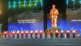 Khai mạc Lễ hội Làng Sen và khánh thành Tượng đài "Bác Hồ về thăm quê"
