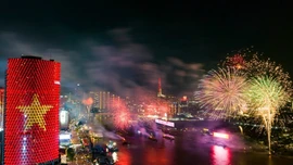 Pháo hoa đặc sắc “thắp sáng” bầu trời Thành phố Hồ Chí Minh ngày Đại lễ
