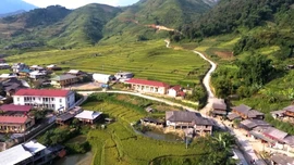 Vượt qua định kiến