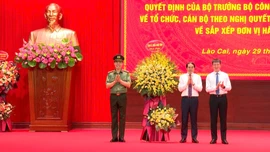 Công bố các quyết định về sắp xếp bộ máy Công an tỉnh, công an cấp xã của tỉnh Lào Cai mới
