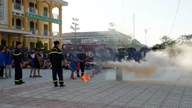 Tuyên truyền, thực hành chữa cháy và cứu nạn, cứu hộ cho cán bộ, giáo viên, học sinh trên địa bàn huyện Bảo Thắng