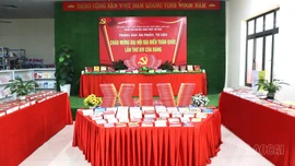 Không gian trưng bày giới thiệu hơn 300 ấn phẩm, tư liệu.