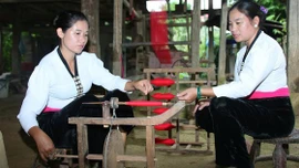Chiếc điện thoại thông minh đưa bản làng khởi sắc