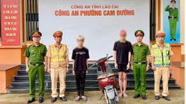 Lào Cai: Triệu tập 2 thiếu niên bốc đầu xe máy điện sau clip lan truyền trên mạng xã hội