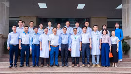 Thứ trưởng Bộ Y tế Nguyễn Tri Thức thăm và làm việc với Trung tâm Y tế khu vực Mường Khương